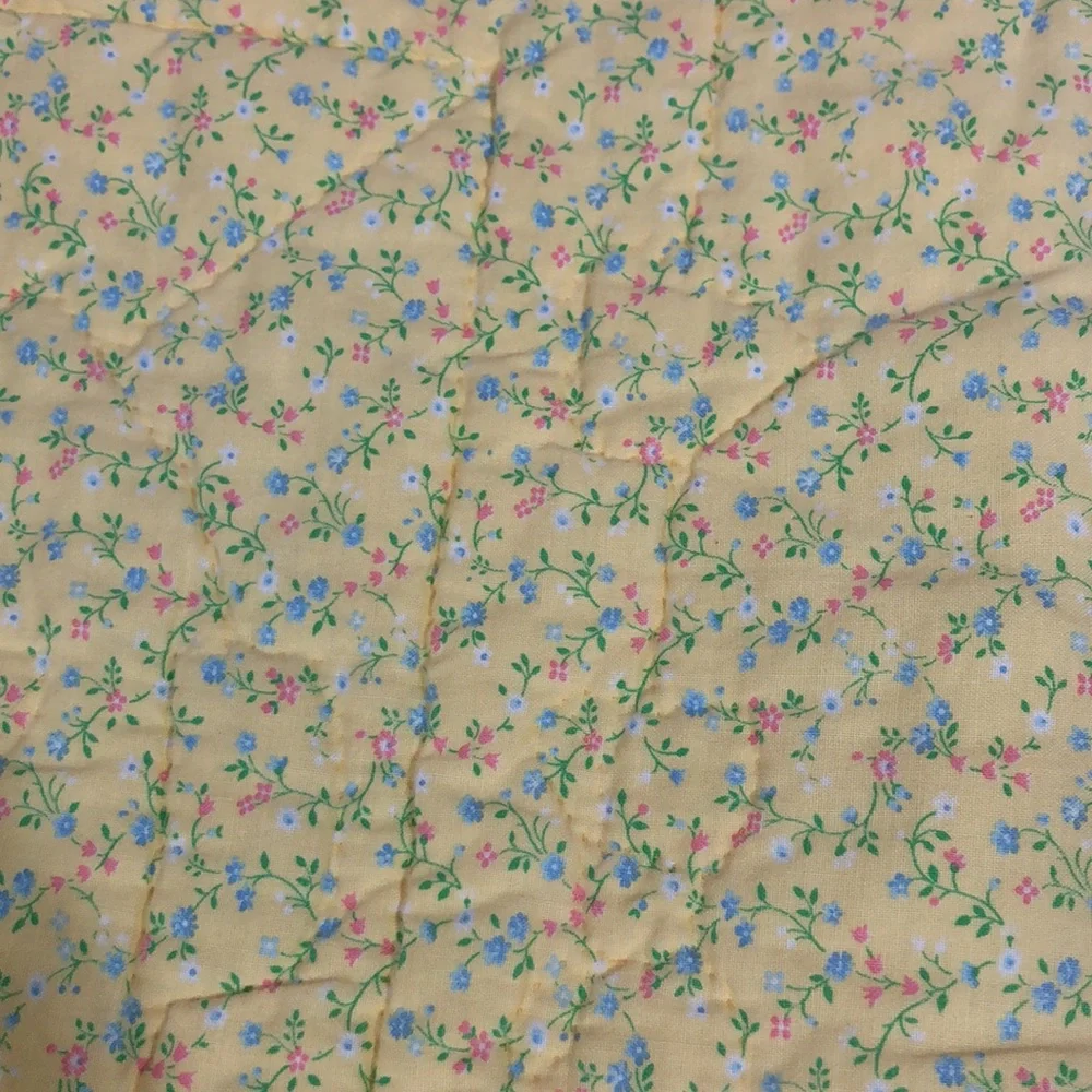 Vintage Grandma Hand Made Patchwork Sunbonnet Sue & Overall Sam Cute Crib Quilt